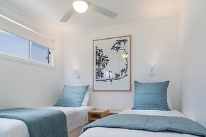 Surfside Cudmirrah Beach