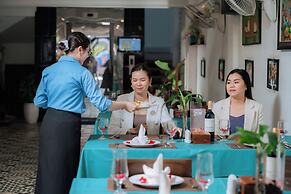 Grand Elevation Hotel