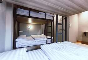 Merge Hostel