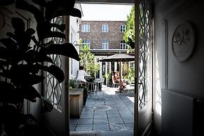 Fitz-Roy Urban Hotel Bar and Garden
