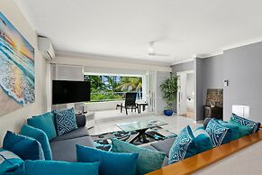 Beachfront Apt In Alamanda Beachfront Resort 25