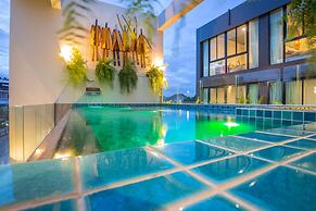 River Art Hotel