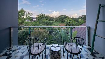 River Art Hotel