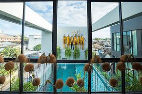 River Art Hotel