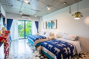 River Art Hotel