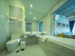 River Art Hotel