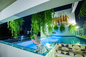 River Art Hotel