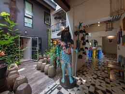 River Art Hotel