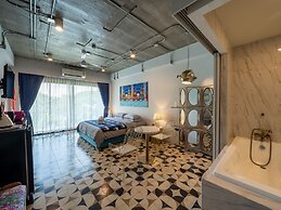 River Art Hotel