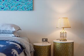 River Art Hotel