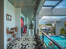 River Art Hotel