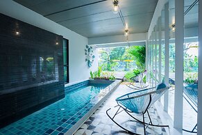River Art Hotel