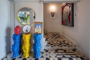 River Art Hotel