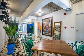 River Art Hotel