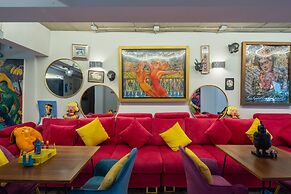 River Art Hotel