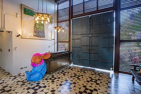River Art Hotel