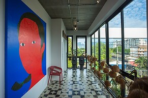 River Art Hotel
