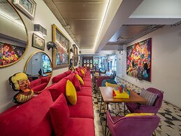 River Art Hotel