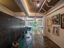 River Art Hotel
