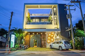 River Art Hotel
