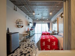 River Art Hotel
