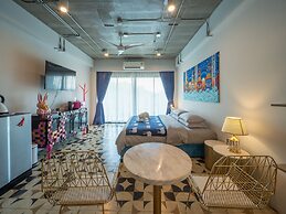 River Art Hotel