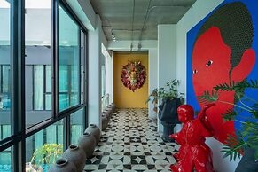 River Art Hotel