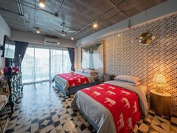 River Art Hotel