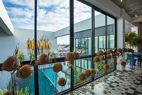 River Art Hotel