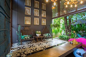 River Art Hotel