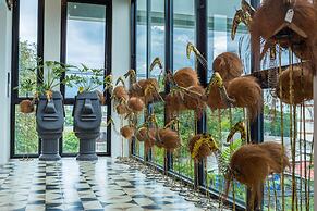 River Art Hotel