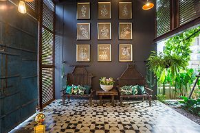 River Art Hotel
