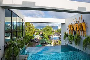 River Art Hotel