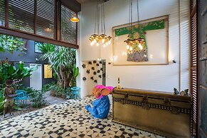 River Art Hotel