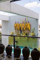 River Art Hotel