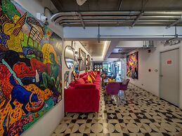 River Art Hotel