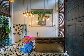 River Art Hotel