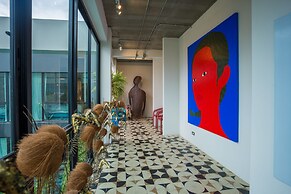 River Art Hotel