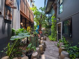 River Art Hotel