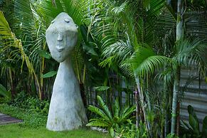 River Art Hotel