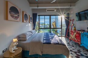 River Art Hotel