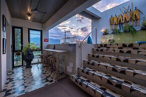 River Art Hotel