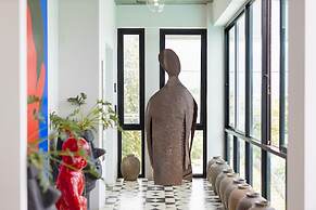 River Art Hotel