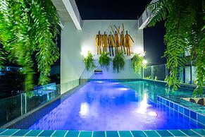 River Art Hotel