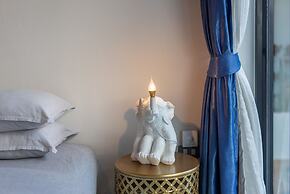 River Art Hotel