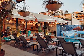 Mayan Monkey Los Cabos | Social Hotel