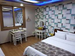 Breakfast at Tiffany's Motel