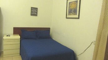 Henry's GuestHouse - Hostel