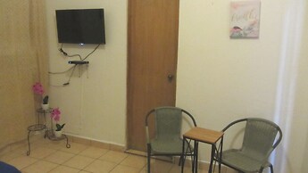 Henry's GuestHouse - Hostel