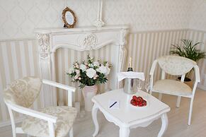 Royal Suite near Lake